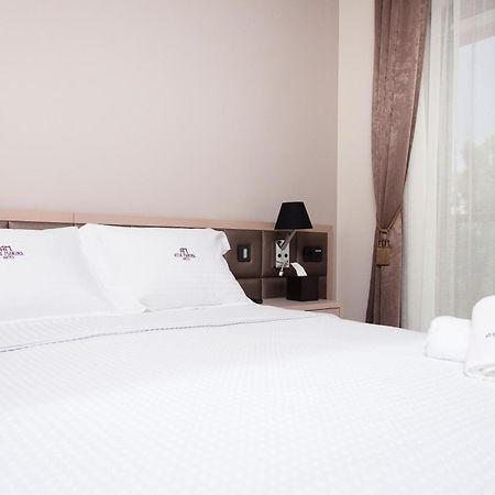 Ayia Marina Suites Ouranoupoli Bagian luar foto